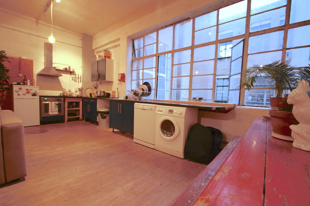 Padangle House, E8 TO RENT