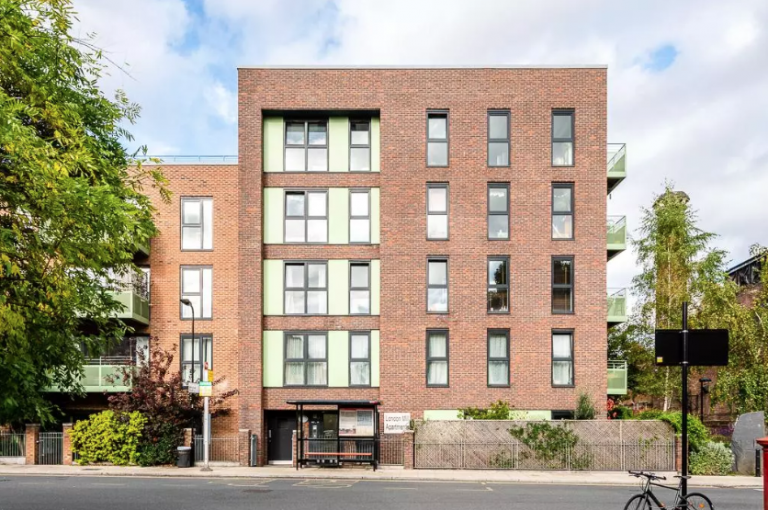 LONDON MILL APARTMENTS WHISTON RD E2 8FS 2058pm